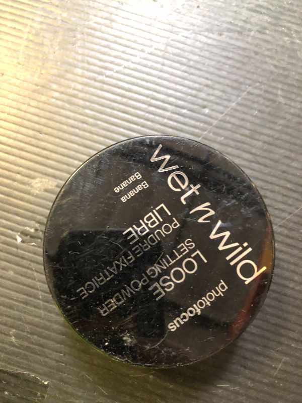 Photo 1 of wet n wild Photo Focus Loose Baking Setting Powder, Highlighter Makeup, Suitable for All Skin Tones, Banana