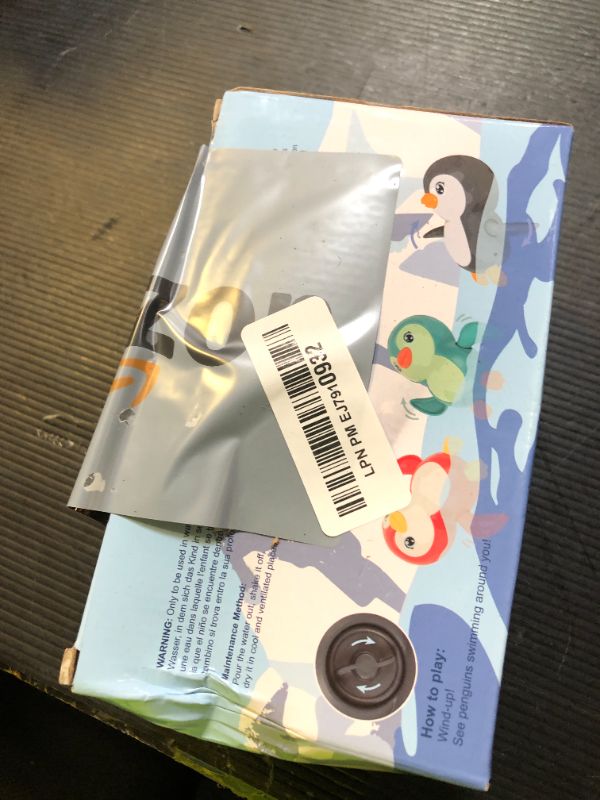 Photo 1 of DUCKBOXX XX Bath Toys Wind up Backstroke Swimming Penguins for Kids 18M+ (3pcs)