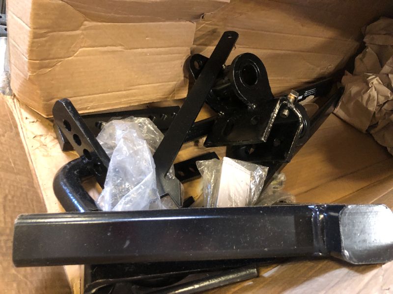 Photo 1 of Reese 49913 Integrated Sway Control Weight Distribution Kit For Trailer , 11,500 lbs. Capacity, Shank Included.