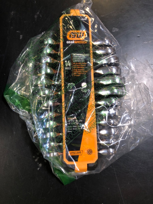 Photo 1 of GEARWRENCH 14 Pc. 12 Point Stubby Ratcheting SAE/Metric Combination Wrench Set - 85206