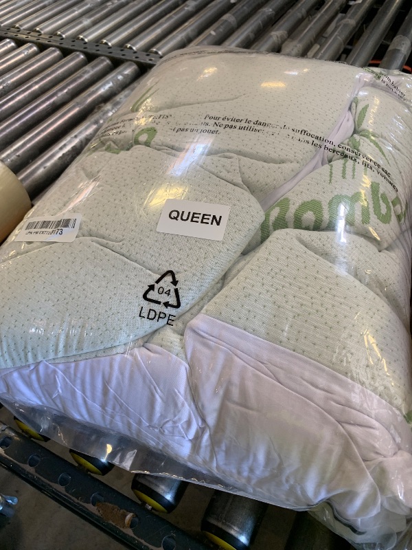 Photo 1 of HYLEORY Mattress Topper Queen Size - Thick Bamboo-Viscose Cooling Pillow Top Mattress Pad Breathable Fluffy Soft Mattress Cover with 8-21" Deep Pocket, Green