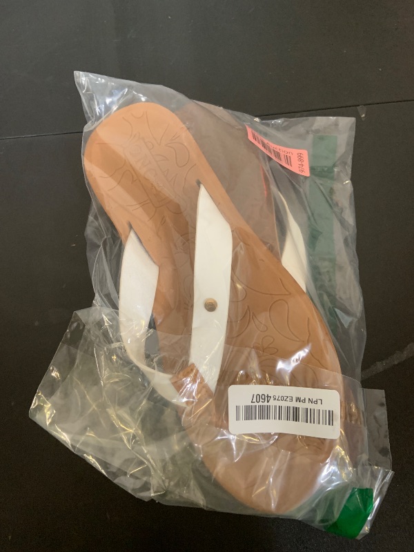 Photo 1 of ONCAI Womens Flip Flops Arch Support Yoga Mat Summer Beach Leather Woman Dressy Thong Sandal for Women 2025 with Plantar Fasciitis Walking Ladies Sandal Outdoor Rubber Soles White/Khaki Size 9