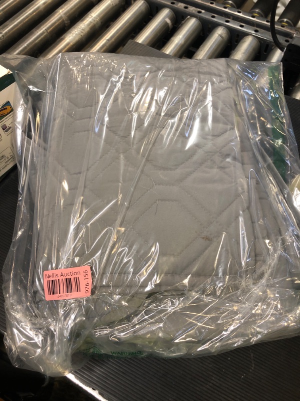 Photo 1 of Ameritex Waterproof Dog Bed Cover Pet Blanket for Furniture Bed Couch Sofa Reversible