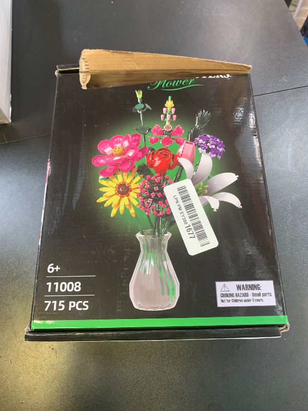 Photo 1 of Leyic Flowers Bouquet Building Set, Flower Botanical Collection Building Toys, Home & Office Creative Decoration, Valentine Day, Birthday, Christmas Ideal Gift for Kids, Adults - 699 Pcs