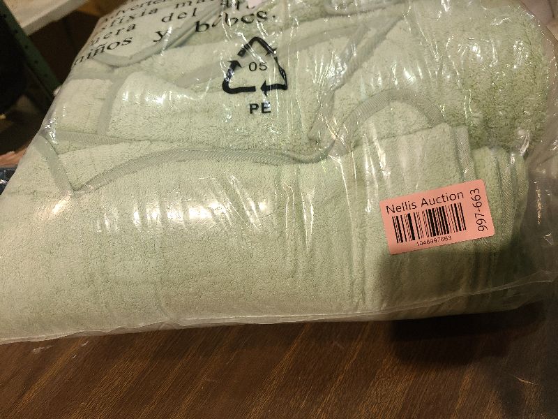 Photo 1 of 18 Piece Family Bath Towel Set Include 6 Bath Towels,6 Hand Towels and 6 Washcloths Soft Bathroom Towel with Hanging Loops,Highly Absorbent Quick Dry Towels Set for Bathroom,Hotel and Spa-Green