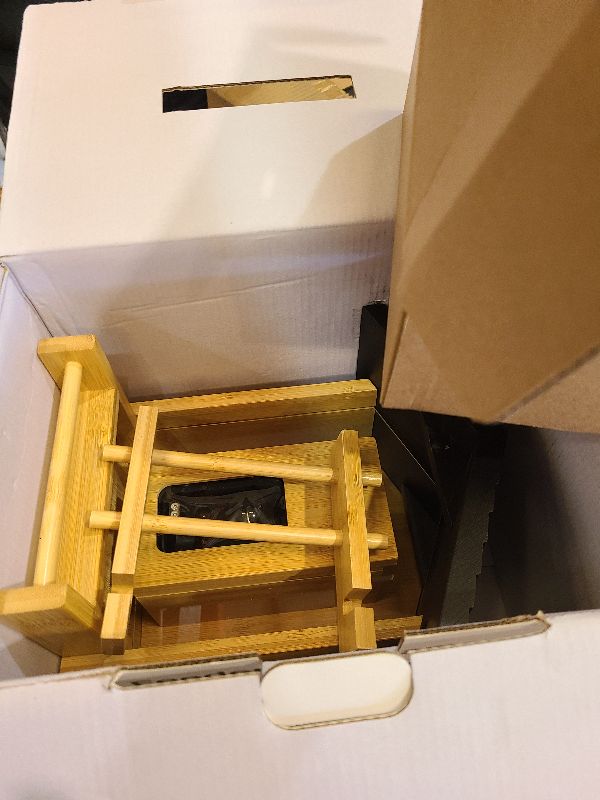 Photo 1 of Akasumer Bird Feeder, 5MP Solar-Powered Smart Bird Feeder with Camera, AI Identifies Birds 10000+, 2.4GHz, Color Night Vision, Instant Notification, Easy to Use, 1.5L Birds Feeders for Outdoor, Yard