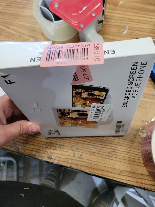 Photo 1 of 10" Big Screen Phone Magnifier, Screen Magnifier for Cell Phone, 3D HD Foldable Design Screen Magnifier Version for Movies, Videos and Gaming (Black)