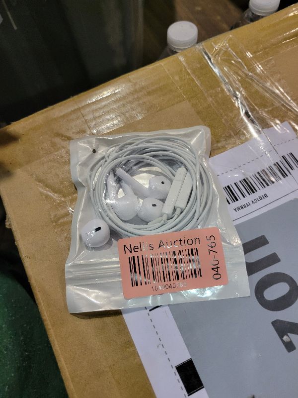 Photo 1 of 2 Pack Wired Headphones for iPhone (Lightning Connector Plug&Play) Earbuds Built-in Microphone & Volume Control,Compatible with iPhone 14/13/12/11/XR/XS/X/8/7/Pro/Pro Max?Official Certified Earphone?