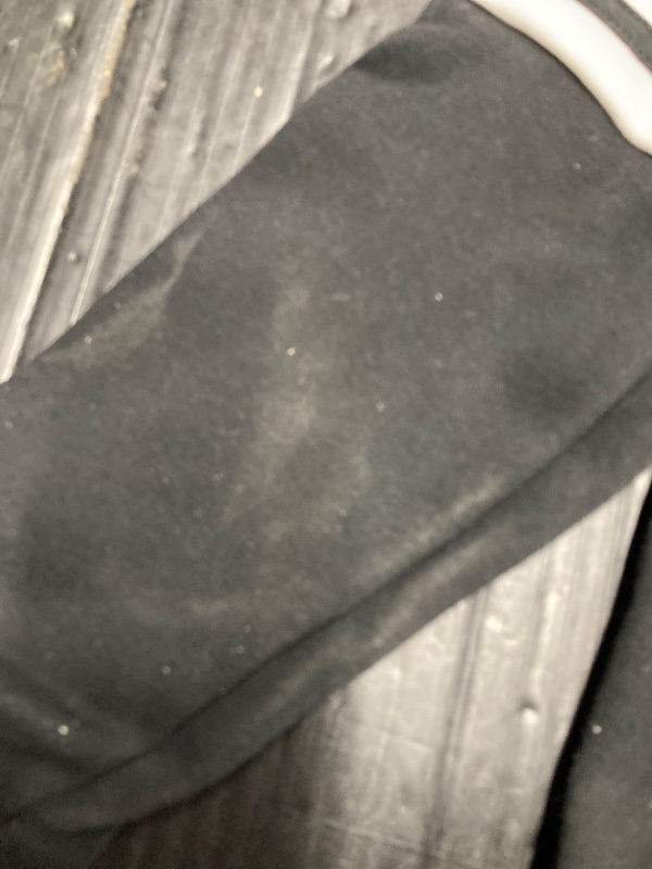 Photo 1 of ***NEEDS WASHING**HAS WAREHOUSE DUST ON IT***KIDS ADIDAS SWEATSHIRT***M*** ***NEEDS WASHING**HAS WAREHOUSE DUST ON IT***