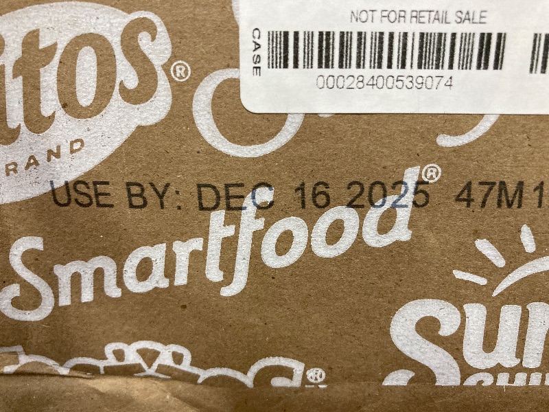 Photo 1 of ***DISTRIBUTER SEALED BOX***Cheetos Cheese Flavored Snacks, Cheddar Jalapeno Crunchy, 1 Ounce (Pack of 40)***DISTRIBUTER SEALED BOX***