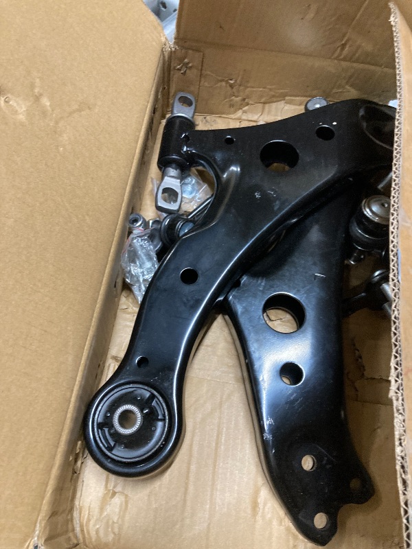 Photo 1 of ****No completely ****
SOSOPART 6pc Set Front Suspension Kit Sway Bar Lower Control Arm and Ball Joint Lower Ball Joint Replacement for Lexus ES300 ES330 RX330 RX350 RX400h,for Toyota Avalon Camry for Highlander Solara