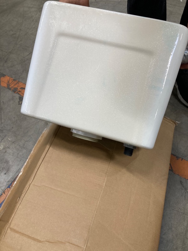 Photo 1 of ***THIS IS TANK ONLY***SELLING AS PARTS ONLY***
TOTO Drake ONE-Piece TANK ONLY Cotton White - CST776CSG#01