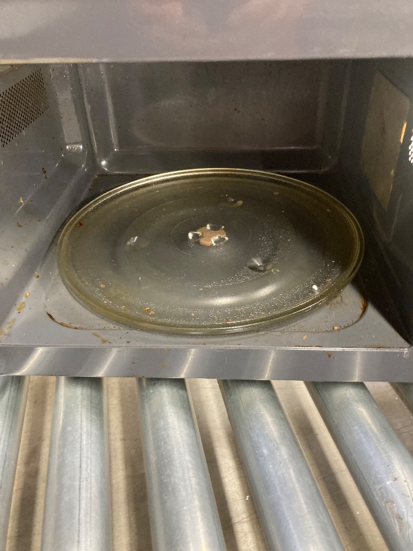 Photo 1 of ***very dirty, only need clean to use, its working. Farberware countertop microwave.
