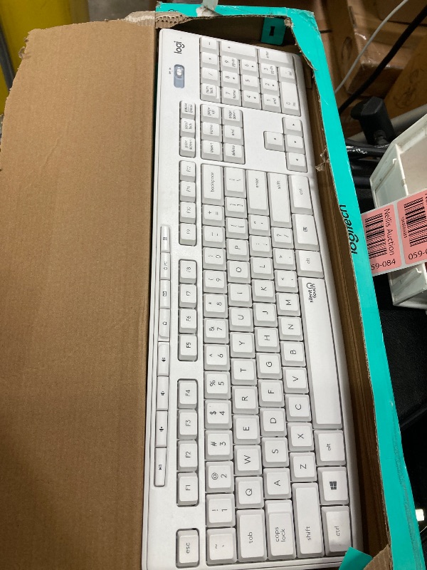 Photo 1 of **** no mouse**Logitech MK295  & Keyboard Combo with SilentTouch Technology, Full Numpad, Advanced Optical Tracking, Lag-Free Wireless, 90% Less Noise - Off White