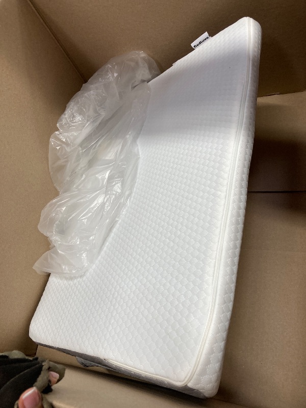 Photo 1 of **used*****Bedluxe Knee Pillow for Back Sleeping, Leg Pillow Knee Wedge Pillow, Memory Foam Wedge Pillows for Legs Post Surgery, Triangle Pillow for Knee Support, Leg Elevation, Knees Hip Back Pain Relief, White