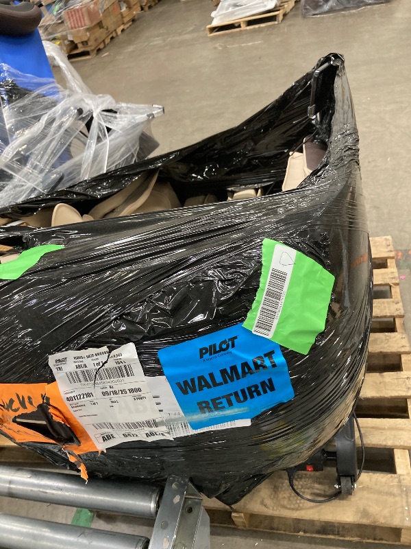 Photo 1 of ***UKNKNOWN IF MISSING PARTS**
Advanabd Massage Chair, Full Body Zero Gravity Shiatsu 4D Recliner with Heated Bluetooth Foot Roller, Beige