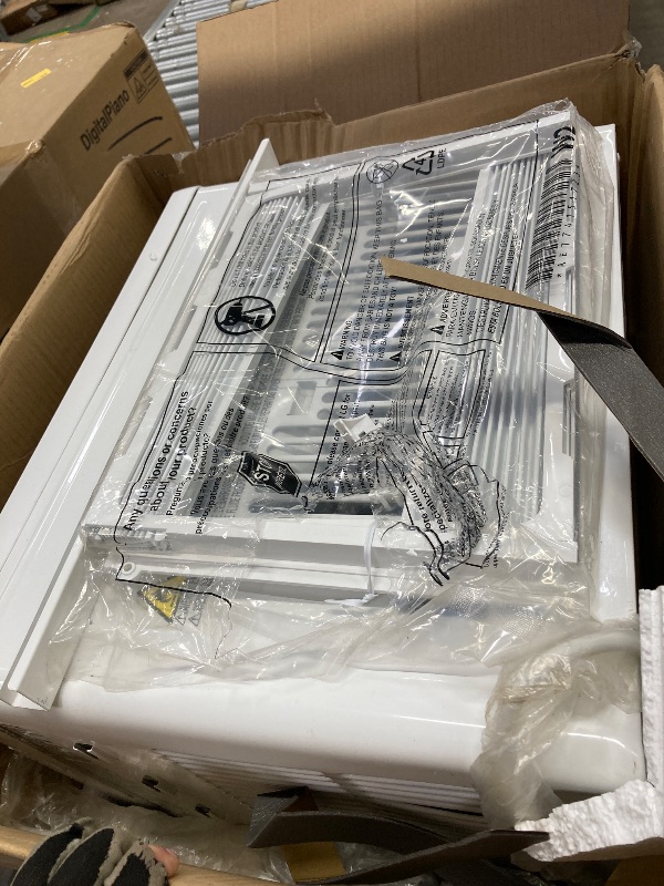 Photo 1 of **** DOESN'T TURN ON**** LG LW8024RSMX Window Conditioner, Wi-Fi Enabled w/Remote, 350 Sq.Ft, 4-Way Air Deflection, 3 Cooling and Fan Speeds, 115V, 8,000 BTU, White