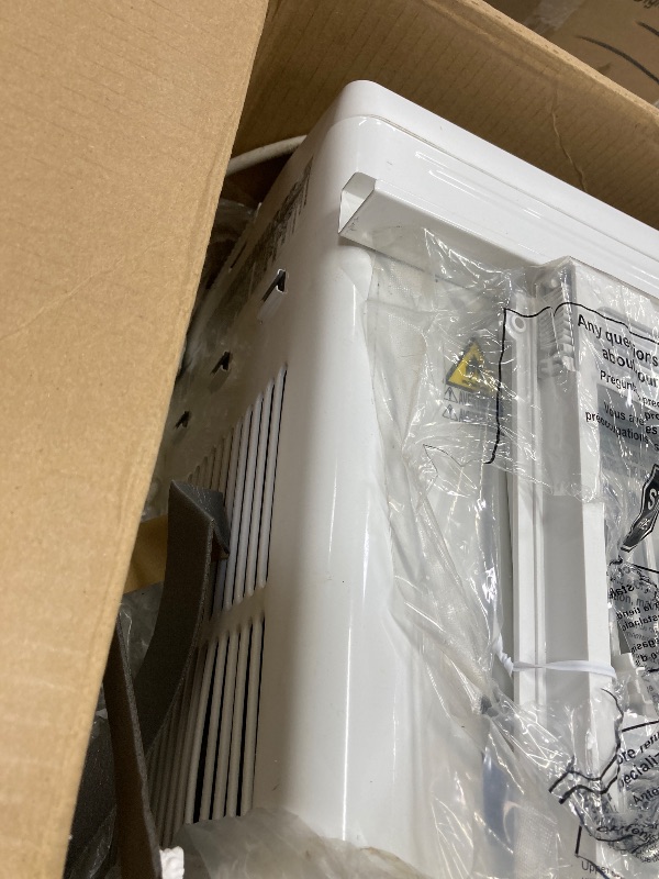 Photo 1 of **** DOESN'T TURN ON**** LG LW8024RSMX Window Conditioner, Wi-Fi Enabled w/Remote, 350 Sq.Ft, 4-Way Air Deflection, 3 Cooling and Fan Speeds, 115V, 8,000 BTU, White