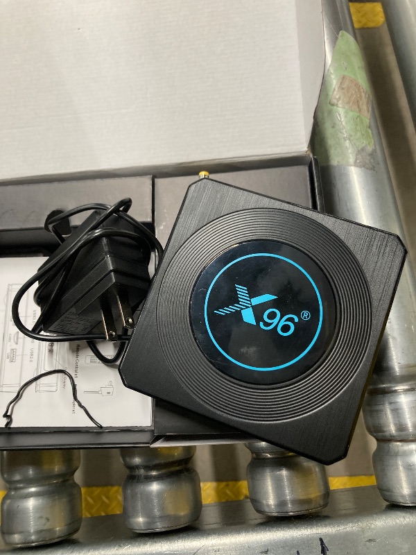 Photo 1 of ***(MISSING PARTS - SELLING AS PARTS ONLY*** 
Amlogic S905X4 Android 11.0 X96 X4 4GB RAM 64GB ROM Dual-WiFi 2.4GHz/5GHz BT Quad Core 64 Bits 3D/8K 1000M