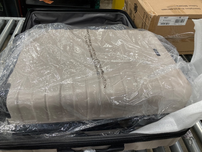 Photo 1 of ***DIRT***Tripcomp Luggage Sets 5 Piece Duffel Bag,Hardside Travel Luggage (20/24/28) with TSA Lock,Expandable Suitcase with Spinner Wheels.(Sand)