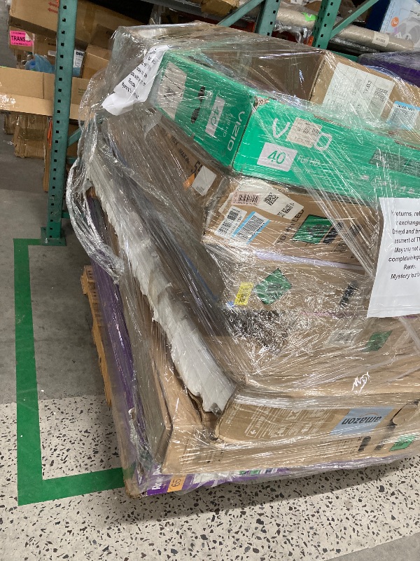 Photo 1 of *No returns***No refund*******TV pallet doesn't work, only for parts of different brands and sizes. Some turn on, others don't. Broken screens, possibly missing cables and remote control. Returns not accepted. Final sale, approximate retail price of parts