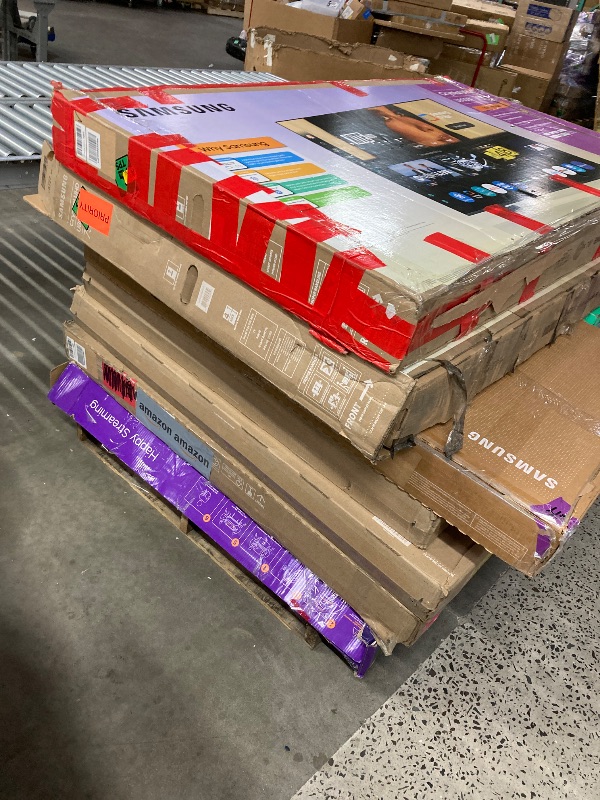 Photo 1 of *No returns***No refund*******TV pallet doesn't work, only for parts of different brands and sizes. Some turn on, others don't. Broken screens, possibly missing cables and remote control. Returns not accepted. Final sale, approximate retail price of parts