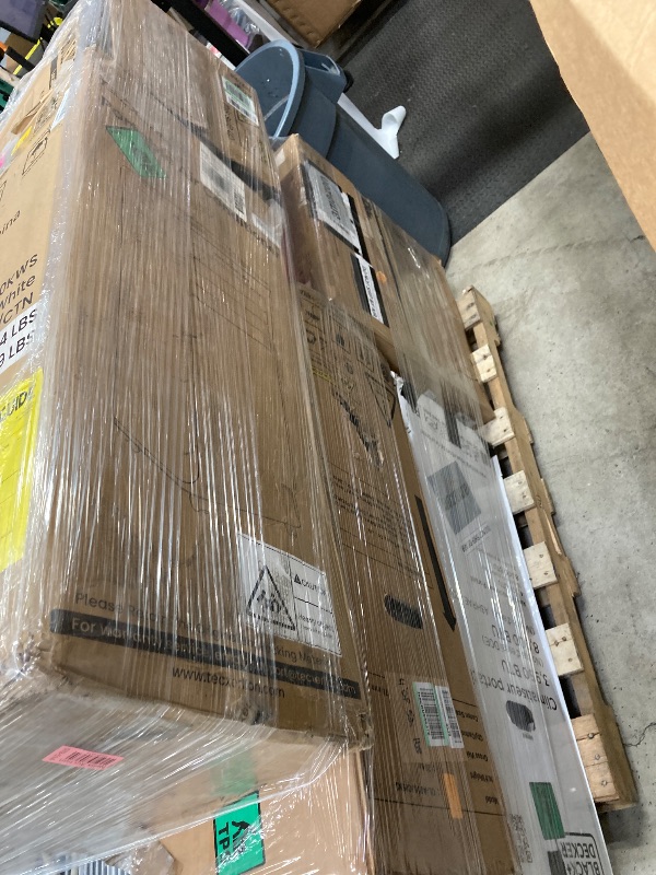 Photo 1 of *No returns***No refund***********no returns accepted***** final sale *****pallet with air conditioners and possible some fans only for parts, remote control or some part may be missing this pallet also contains small miscellanious item retail price is es