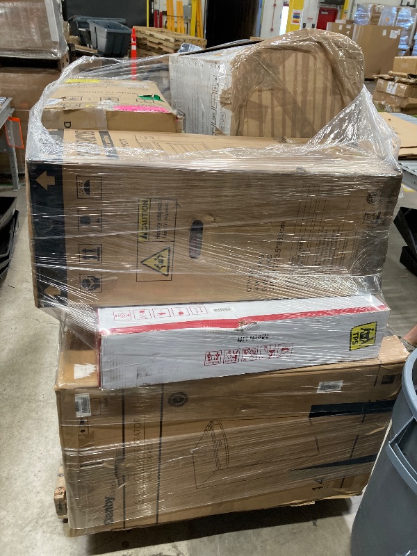 Photo 1 of *No returns***No refund***********no returns accepted***** final sale *****pallet with air conditioners and possible some fans only for parts, remote control or some part may be missing this pallet also contains small miscellanious item retail price is es