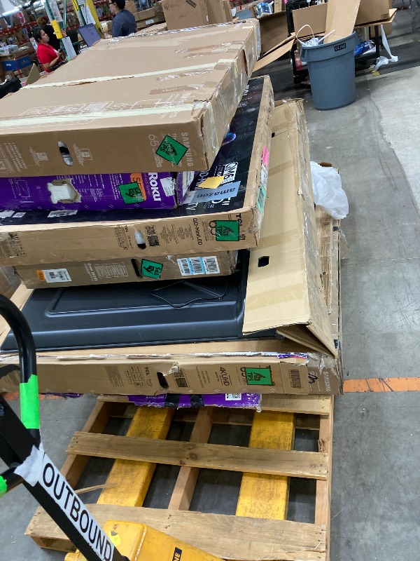 Photo 1 of ********No returns***No refund*******TV pallet doesn't work, only for parts of different brands and sizes. Some turn on, others don't. Broken screens, possibly missing cables and remote control. Returns not accepted. Final sale, approximate retail price o