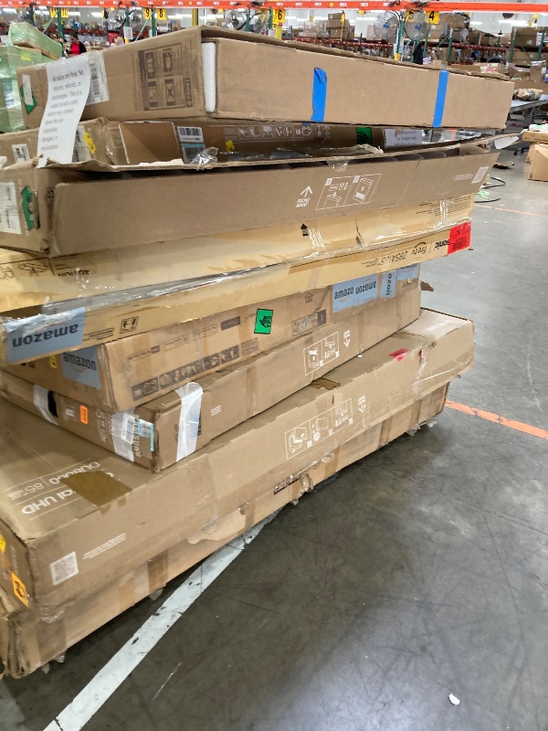Photo 1 of ********No returns***No refund*******TV pallet doesn't work, only for parts of different brands and sizes. Some turn on, others don't. Broken screens, possibly missing cables and remote control. Returns not accepted. Final sale, approximate retail price o