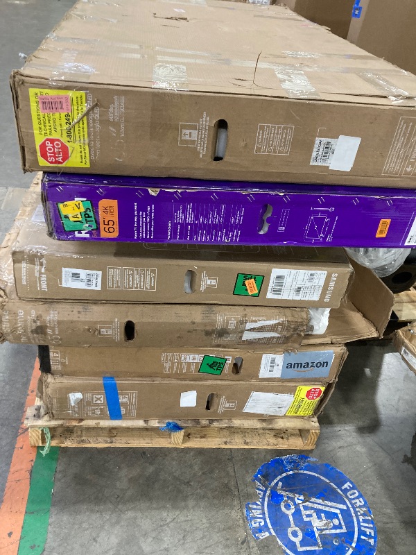Photo 1 of ********No returns***No refund*******TV pallet doesn't work, only for parts of different brands and sizes. Some turn on, others don't. Broken screens, possibly missing cables and remote control. Returns not accepted. Final sale, approximate retail price o