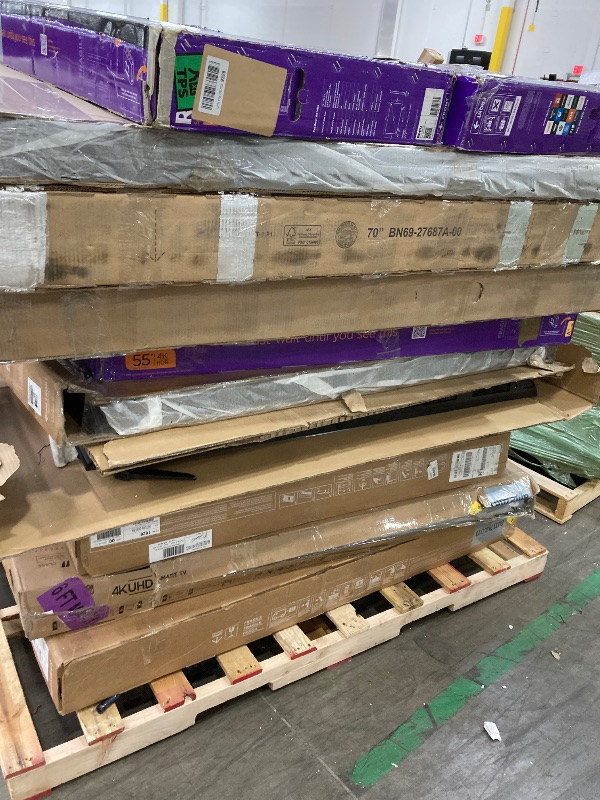 Photo 1 of ********No returns***No refund*******TV pallet doesn't work, only for parts of different brands and sizes. Some turn on, others don't. Broken screens, possibly missing cables and remote control. Returns not accepted. Final sale, approximate retail price o