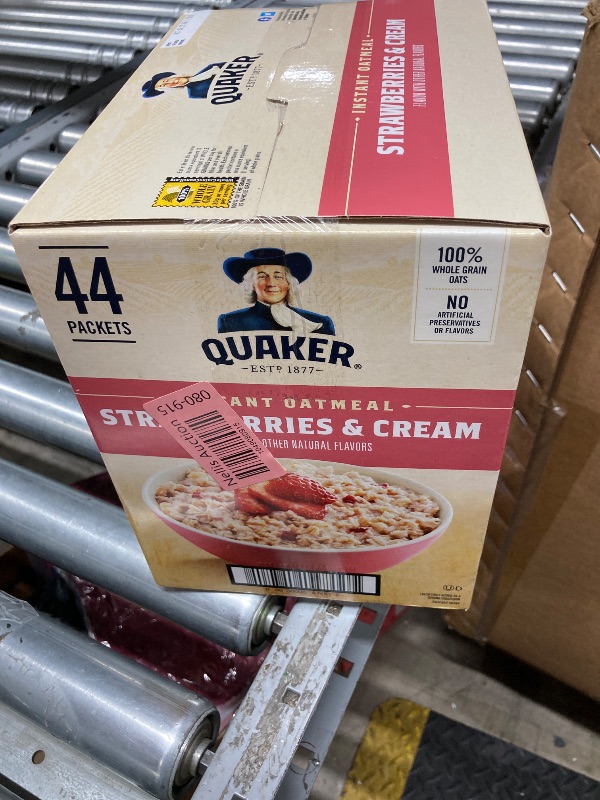 Photo 1 of ***BB OCT 06/2025***

Quaker Instant Oatmeal, Strawberries & Cream, 1.05 Oz, (Pack of 44)