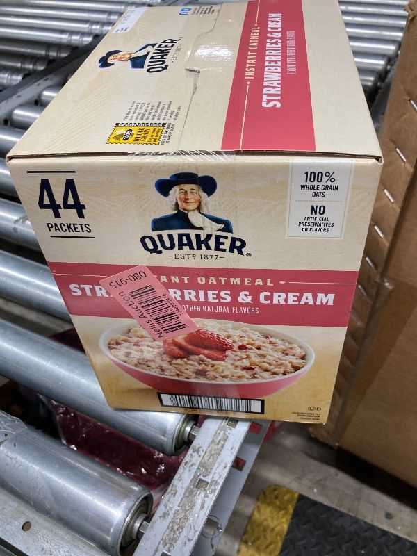 Photo 1 of ***BB OCT 06/2025***

Quaker Instant Oatmeal, Strawberries & Cream, 1.05 Oz, (Pack of 44)