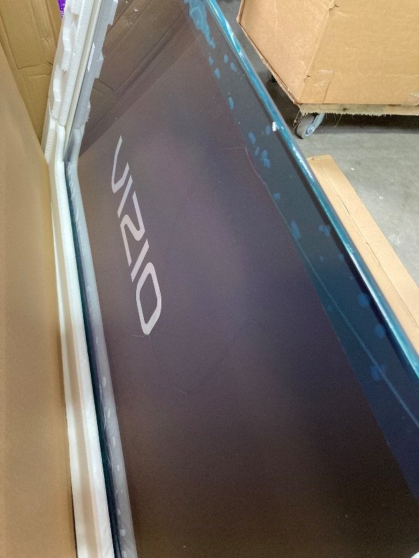 Photo 1 of ****FOR PARTS ONLY***CRACKED SCREEN***VIZIO M55Q6L4 55 in.; Class Quantum 4K QLED HDR Smart TV