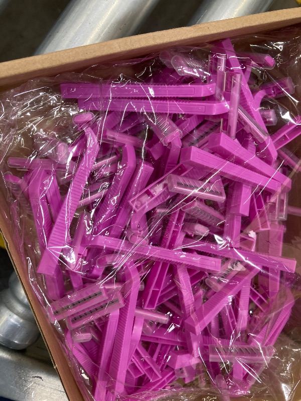 Photo 1 of ***(OPEN PACKAGE -MISSING PIECES -SELLING AS IS )*** 
Hanaive Women's Disposable Razors Bulk Twin Blade Disposable Stainless Steel Hospitality Quality Shaver Multipurpose Portable Shave Razor Manual for Bathing Hotel Travel(Pink,