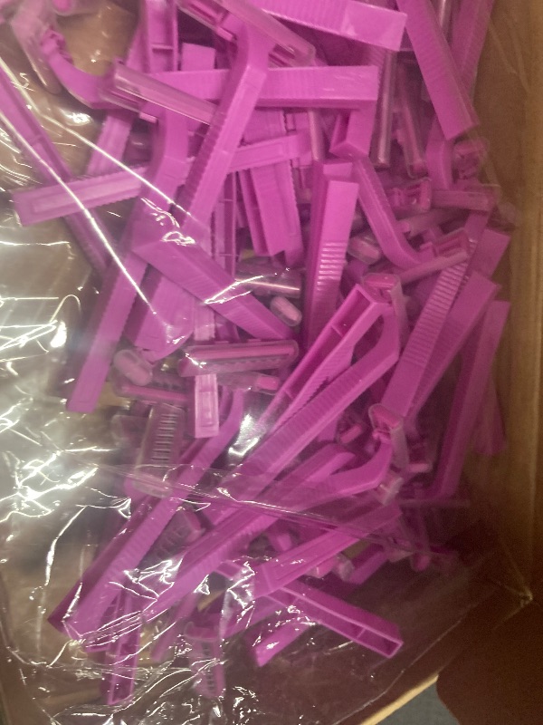 Photo 1 of ***(OPEN PACKAGE -MISSING PIECES -SELLING AS IS )*** 
Hanaive Women's Disposable Razors Bulk Twin Blade Disposable Stainless Steel Hospitality Quality Shaver Multipurpose Portable Shave Razor Manual for Bathing Hotel Travel(Pink,