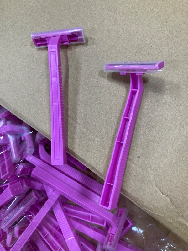Photo 1 of ***(OPEN PACKAGE -MISSING PIECES -SELLING AS IS )*** 
Hanaive Women's Disposable Razors Bulk Twin Blade Disposable Stainless Steel Hospitality Quality Shaver Multipurpose Portable Shave Razor Manual for Bathing Hotel Travel(Pink,