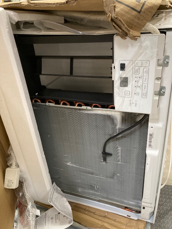 Photo 1 of ** Not Standard US plug ** See Pictures** LG 18,000 BTU Window Air Conditioner with Heat, 230/208V, Cools 1,000 Sq.Ft. for Bedroom, Living Room, Basement, Apartment, with Remote, 2 Speeds, 24-Hour Timer, White
