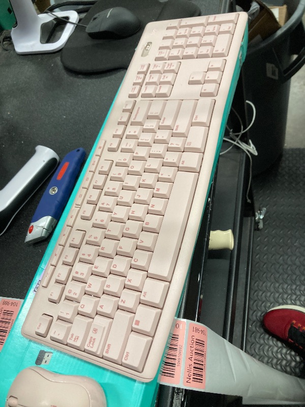 Photo 1 of ***(MISSING USB -OPEN BOX)*** 
Logitech MK270 Wireless Keyboard and Mouse Combo for Windows, 2.4 GHz, 8 Multimedia Keys, PC, Laptop, Wireless Keyboard Compact Mouse Combo - Rose
