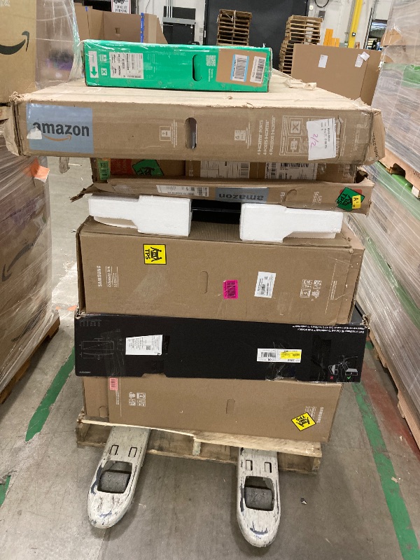 Photo 1 of ********No returns***No refund*******TV pallet doesn't work, only for parts of different brands and sizes. Some turn on, others don't. Broken screens, possibly missing cables and remote control. Returns not accepted. Final sale, approximate retail price o