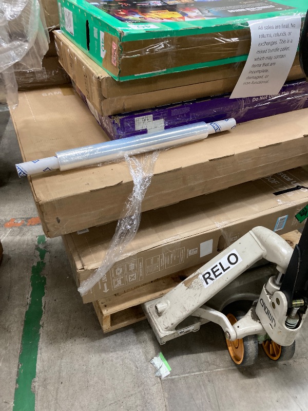 Photo 1 of ********No returns***No refund*******TV pallet doesn't work, only for parts of different brands and sizes. Some turn on, others don't. Broken screens, possibly missing cables and remote control. Returns not accepted. Final sale, approximate retail price o
