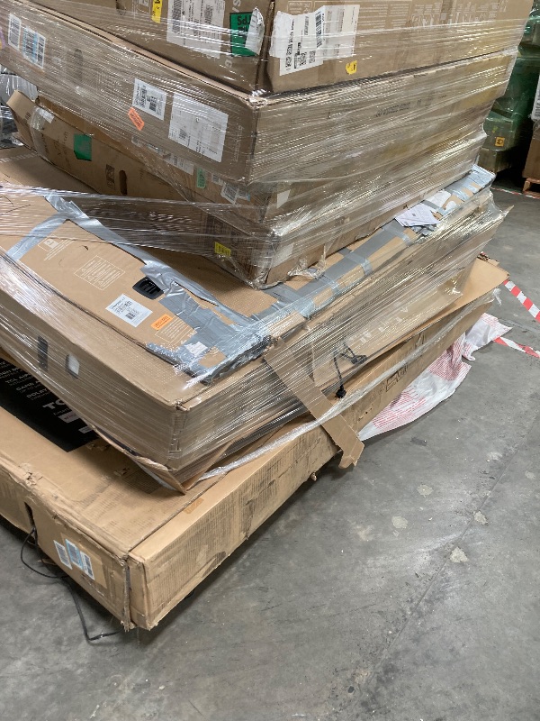 Photo 1 of ********No returns***No refund*******TV pallet doesn't work, only for parts of different brands and sizes. Some turn on, others don't. Broken screens, possibly missing cables and remote control. Returns not accepted. Final sale, approximate retail price o