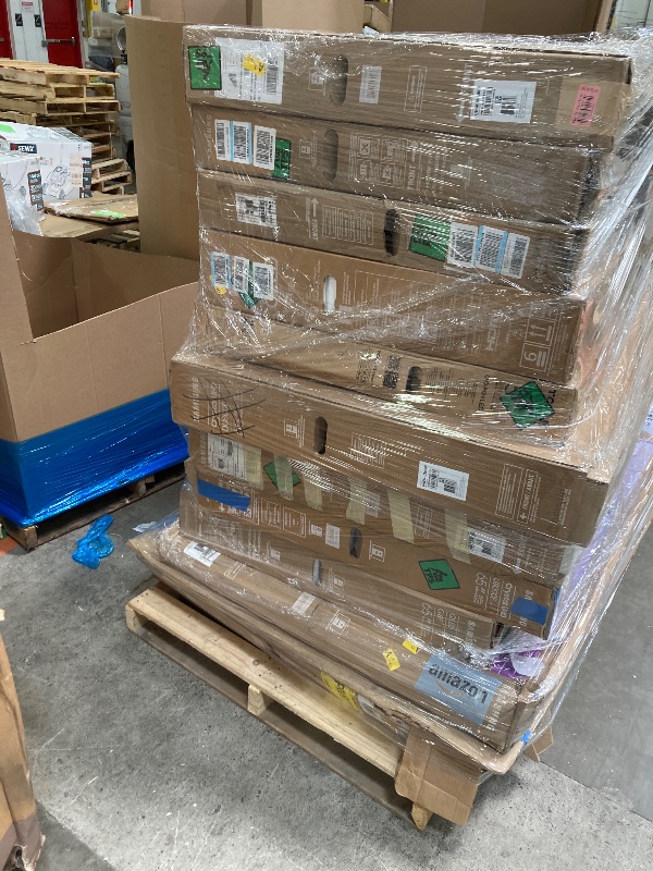 Photo 1 of ********No returns***No refund*******TV pallet doesn't work, only for parts of different brands and sizes. Some turn on, others don't. Broken screens, possibly missing cables and remote control. Returns not accepted. Final sale, approximate retail price o