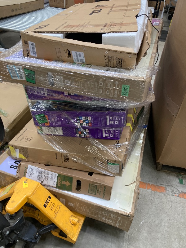 Photo 1 of ********No returns***No refund*******TV pallet doesn't work, only for parts of different brands and sizes. Some turn on, others don't. Broken screens, possibly missing cables and remote control. Returns not accepted. Final sale, approximate retail price o
