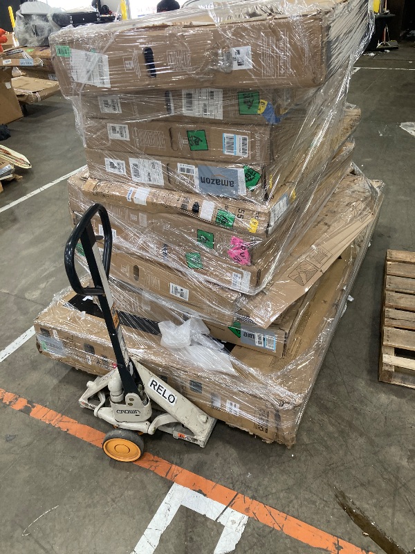 Photo 1 of ********No returns***No refund*******TV pallet doesn't work, only for parts of different brands and sizes. Some turn on, others don't. Broken screens, possibly missing cables and remote control. Returns not accepted. Final sale, approximate retail price o