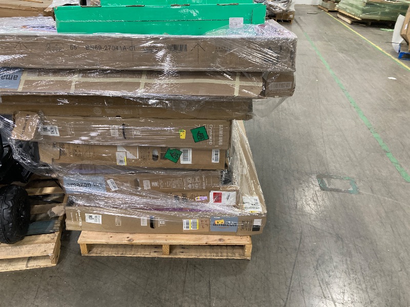Photo 1 of ********No returns***No refund*******TV pallet doesn't work, only for parts of different brands and sizes. Some turn on, others don't. Broken screens, possibly missing cables and remote control. Returns not accepted. Final sale, approximate retail price o