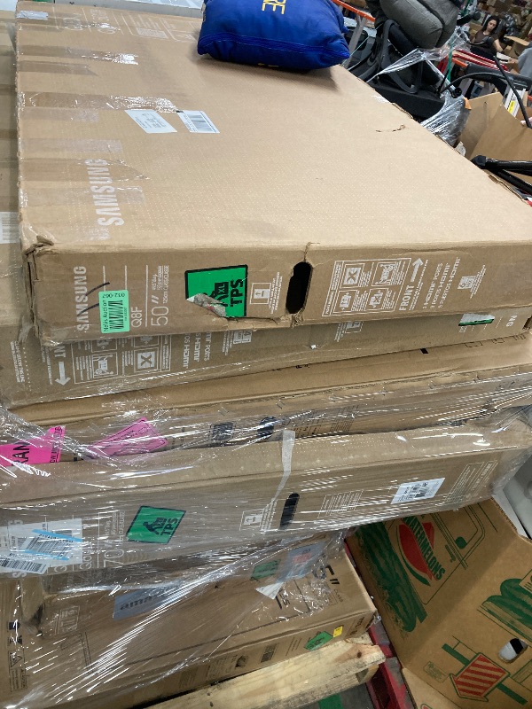 Photo 1 of ********No returns***No refund*******TV pallet doesn't work, only for parts of different brands and sizes. Some turn on, others don't. Broken screens, possibly missing cables and remote control. Returns not accepted. Final sale, approximate retail price o