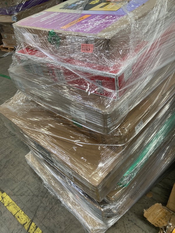 Photo 1 of ********No returns***No refund*******TV pallet doesn't work, only for parts of different brands and sizes. Some turn on, others don't. Broken screens, possibly missing cables and remote control. Returns not accepted. Final sale, approximate retail price o