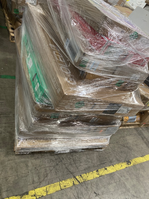 Photo 1 of ********No returns***No refund*******TV pallet doesn't work, only for parts of different brands and sizes. Some turn on, others don't. Broken screens, possibly missing cables and remote control. Returns not accepted. Final sale, approximate retail price o